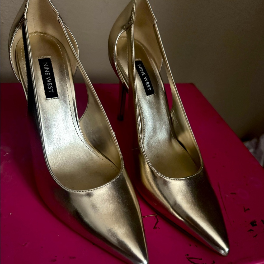 NINE WEST size 7.5 women’s heels; gold chrome